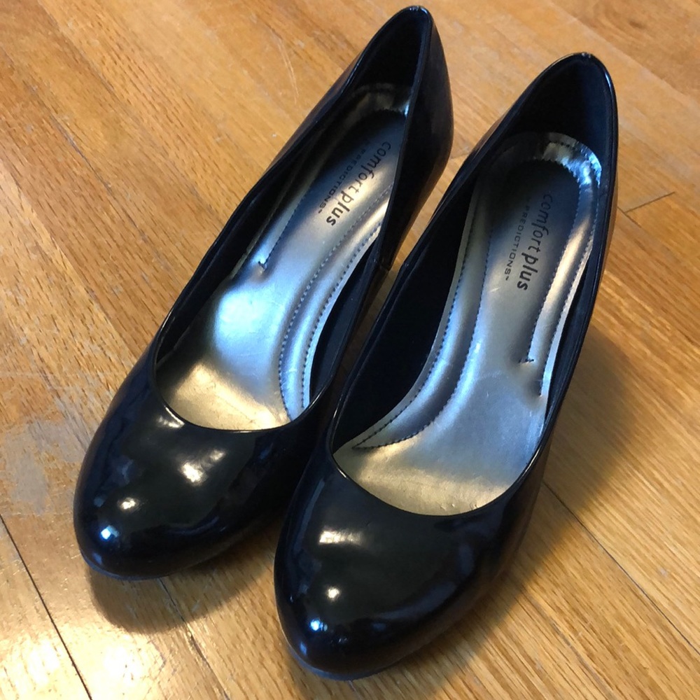 Women’s 7.5 black Comfort Plus heels